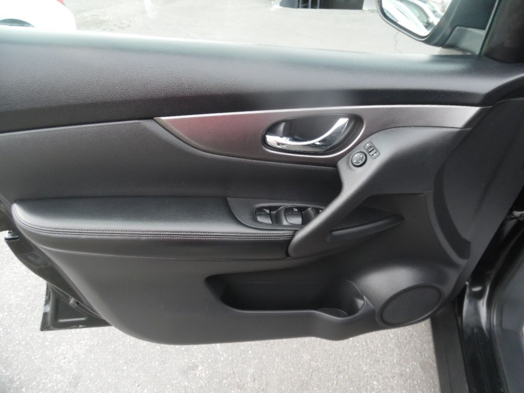 2016 Nissan Rogue Image 8