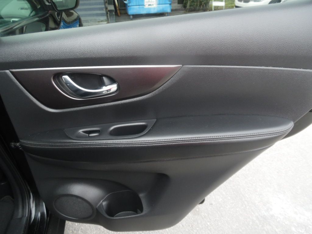 2016 Nissan Rogue Image 15