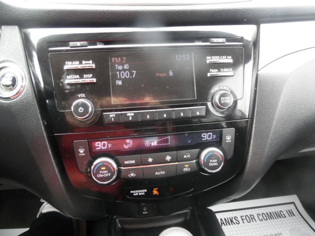 2016 Nissan Rogue Image 17