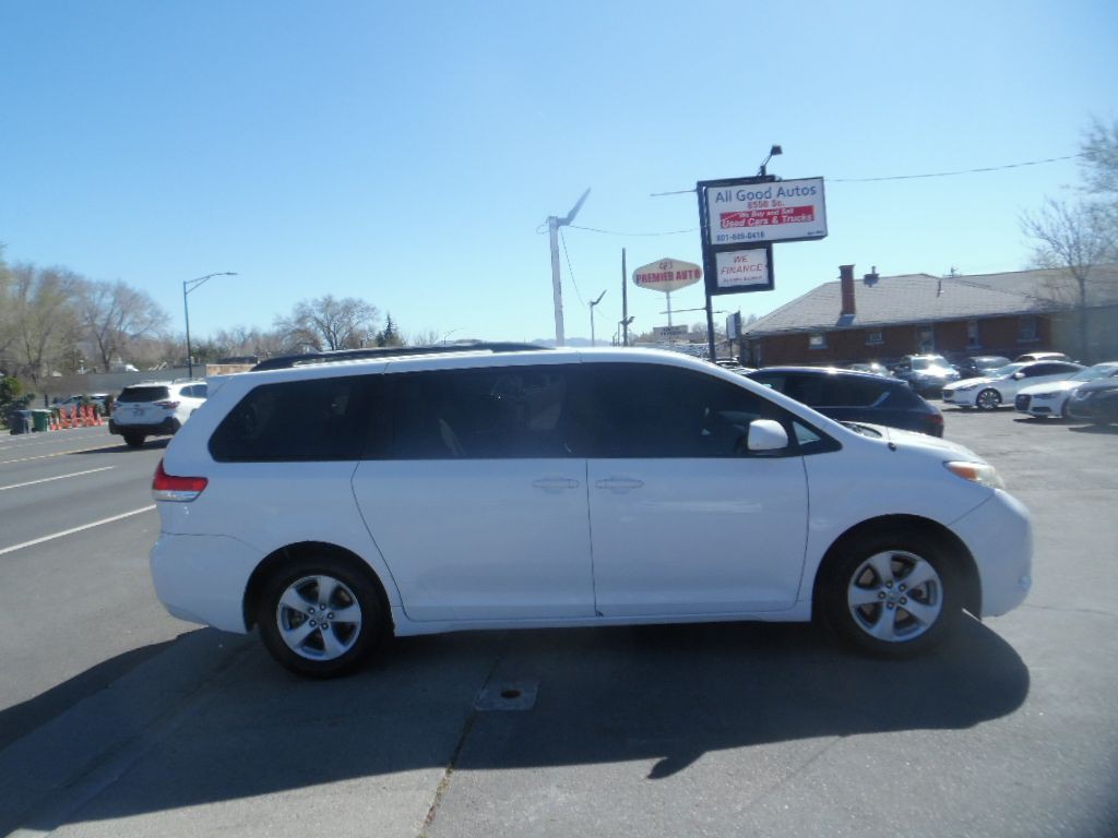2011 Toyota Sienna Image 1