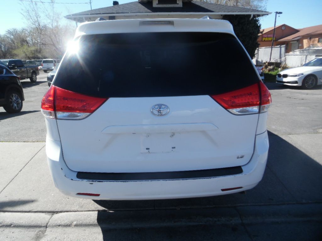 2011 Toyota Sienna Image 6