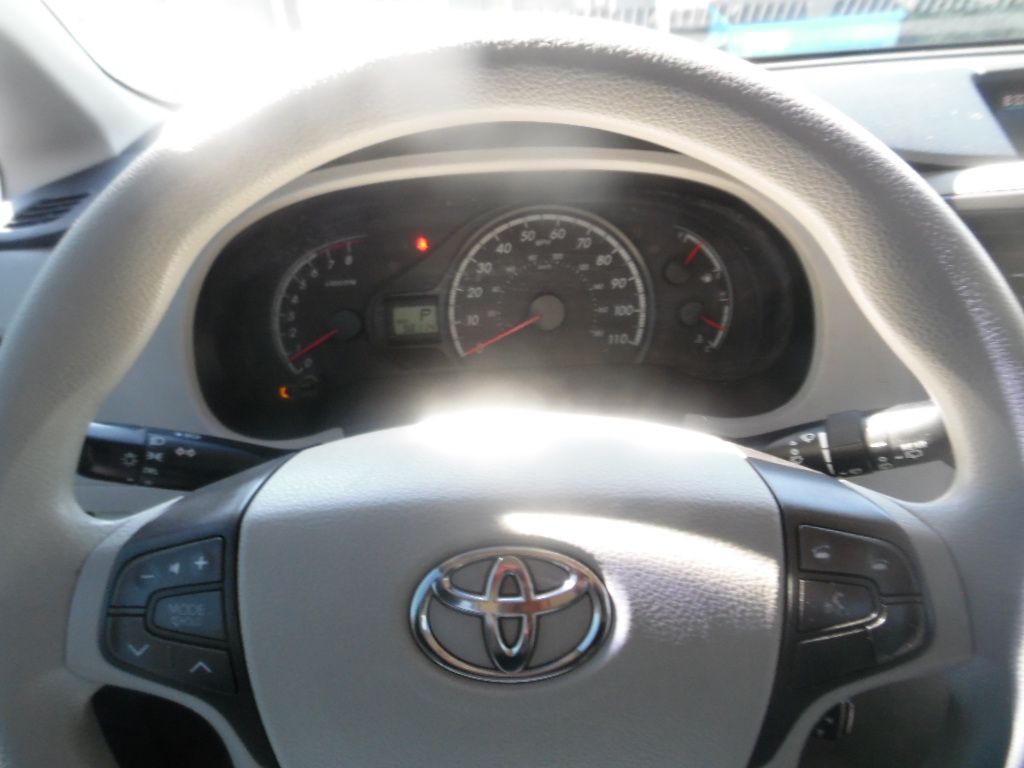 2011 Toyota Sienna Image 13
