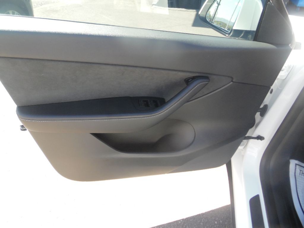 2021 Tesla Model Y Image 8