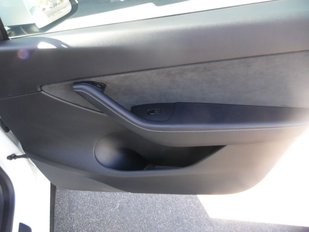 2021 Tesla Model Y Image 13