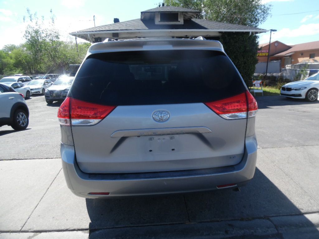 2011 Toyota Sienna Image 6