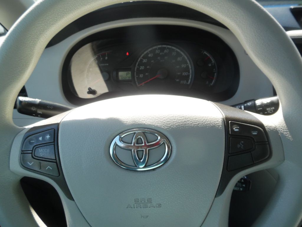 2011 Toyota Sienna Image 15