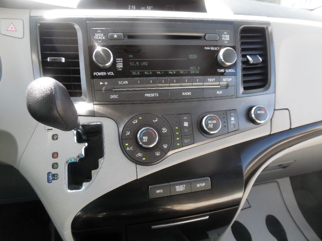 2011 Toyota Sienna Image 16