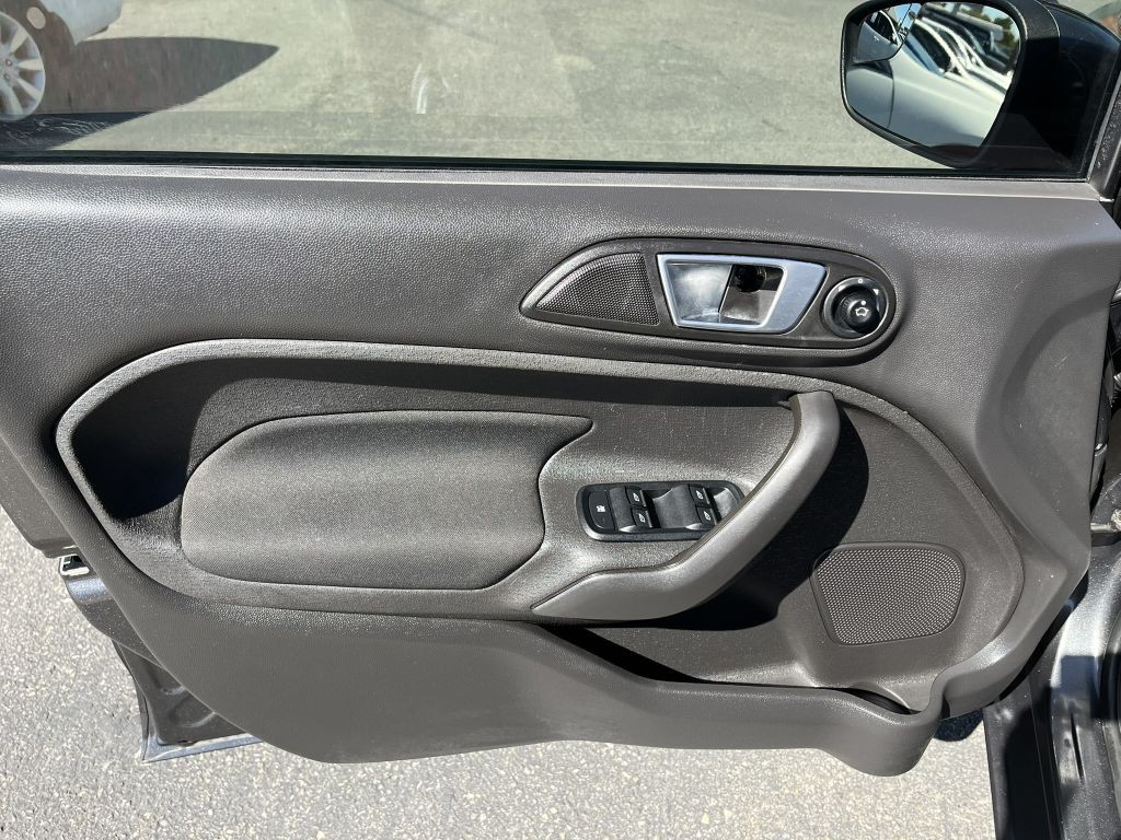 2015 Ford Fiesta Image 8