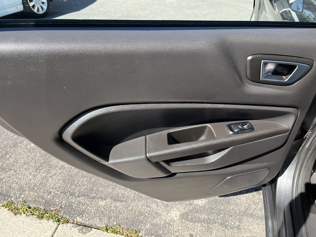 2015 Ford Fiesta Image 10