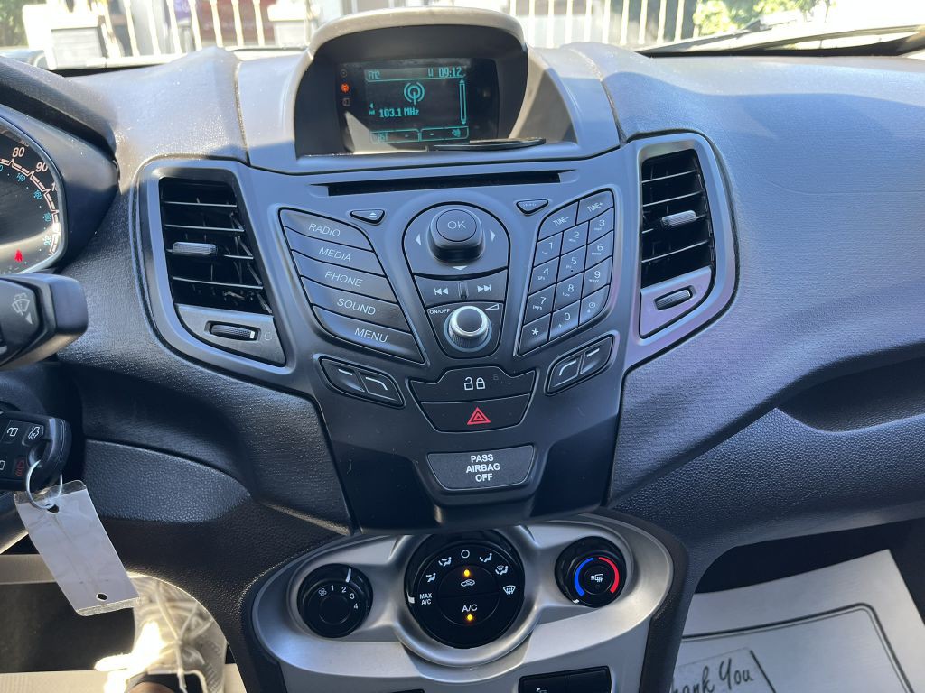 2015 Ford Fiesta Image 17
