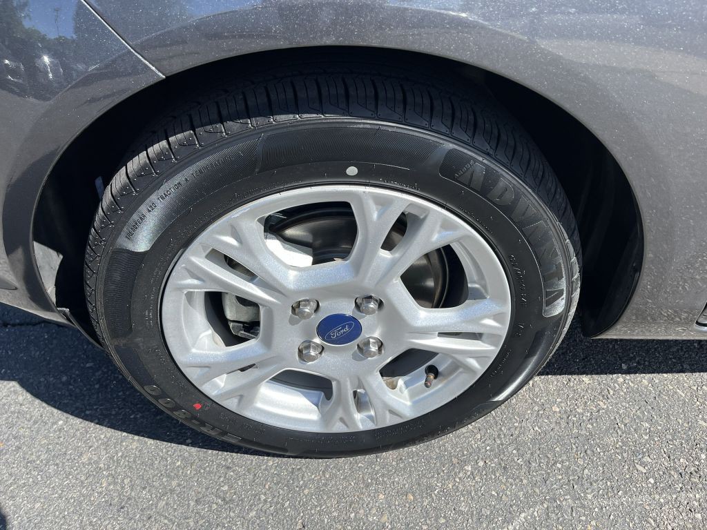 2015 Ford Fiesta Image 18