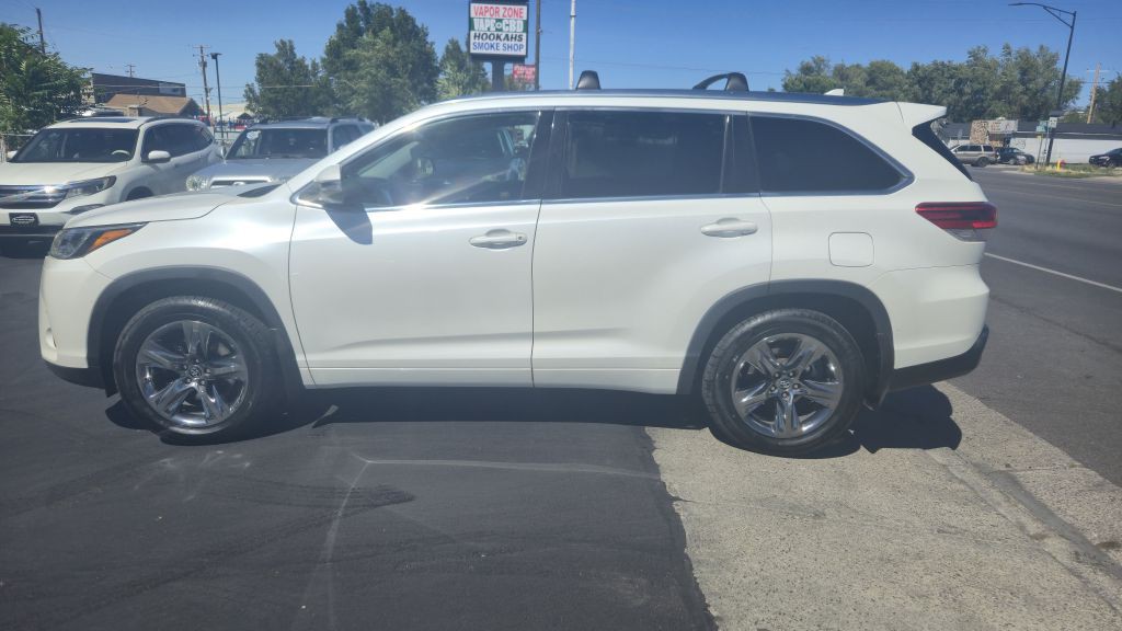 2017 Toyota Highlander Image 2