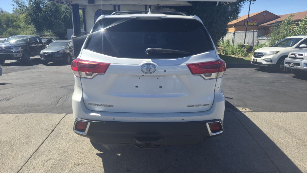 2017 Toyota Highlander Image 6