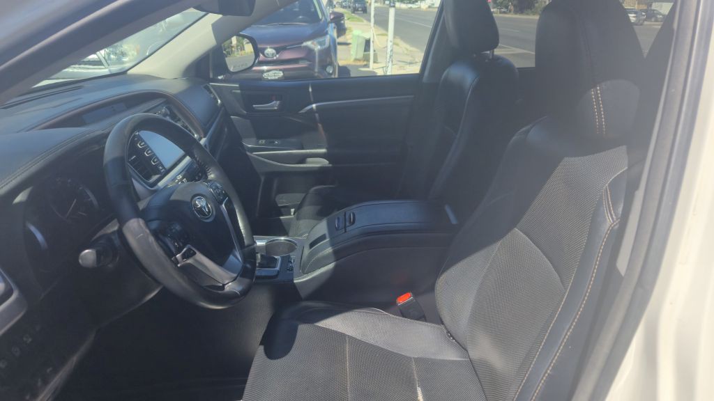 2017 Toyota Highlander Image 7