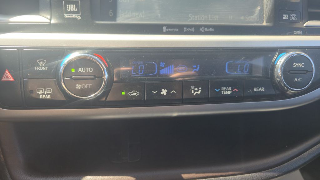 2017 Toyota Highlander Image 22