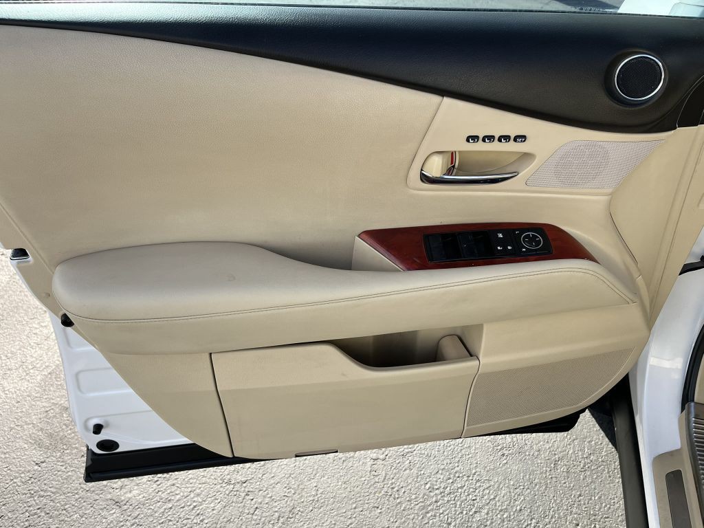 2010 Lexus RX Image 8