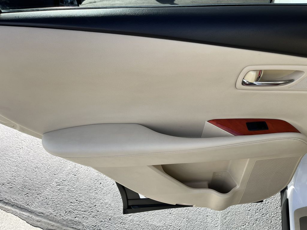 2010 Lexus RX Image 10