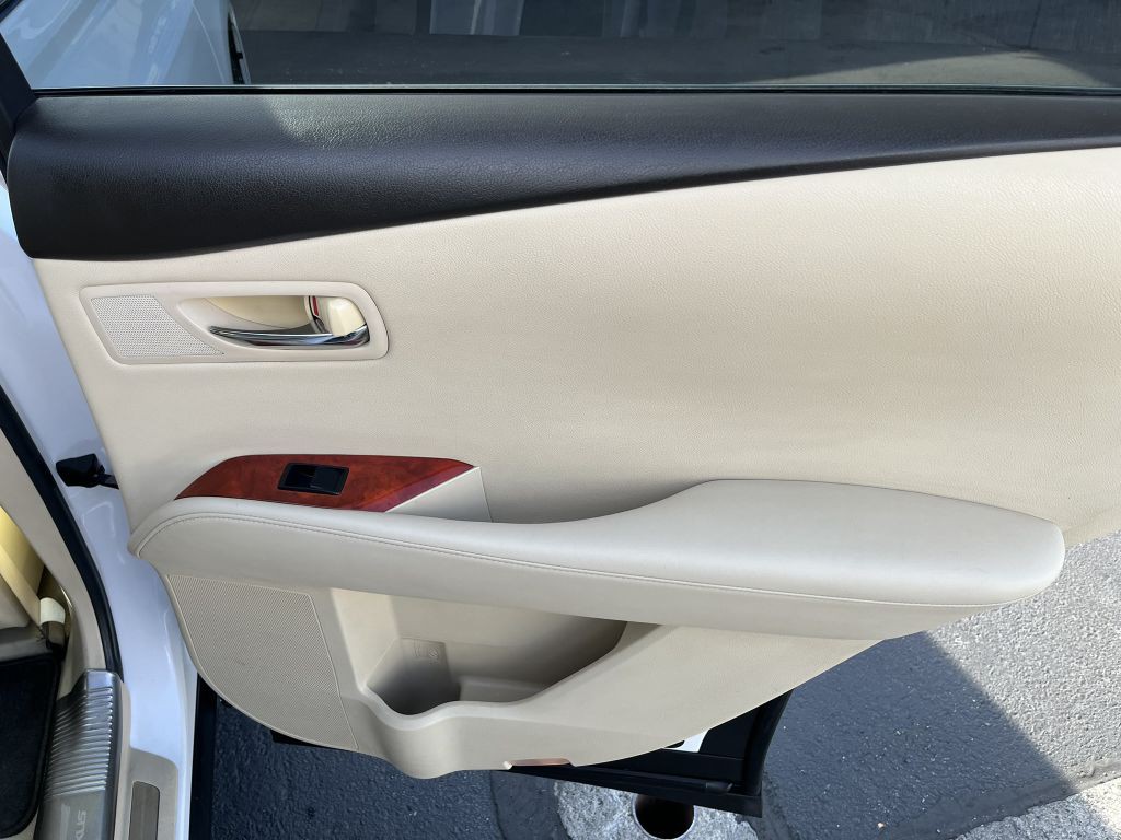2010 Lexus RX Image 15