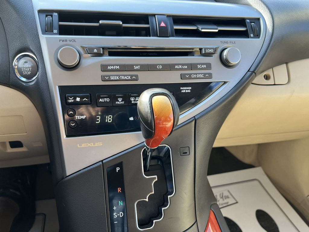 2010 Lexus RX Image 17