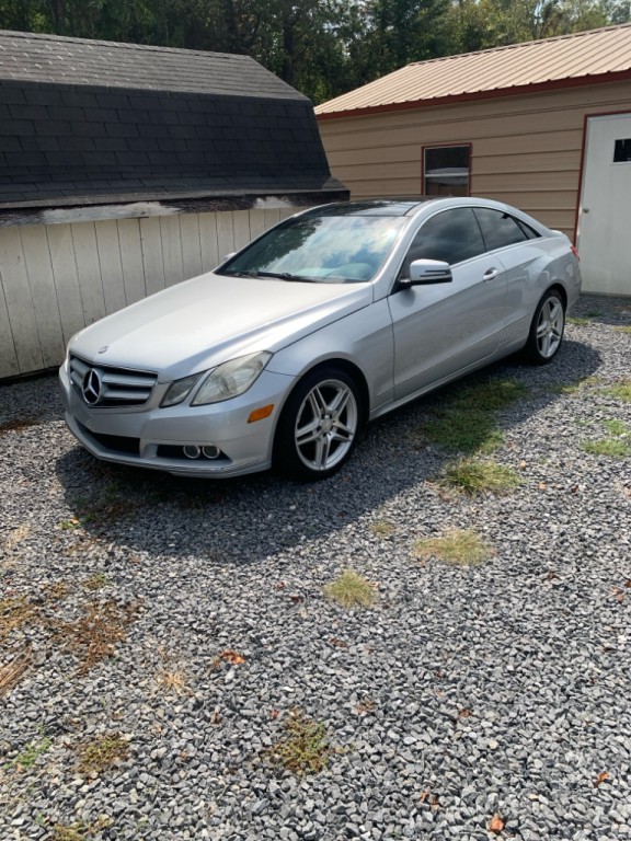 2011 Mercedes-Benz E-Class Image 1