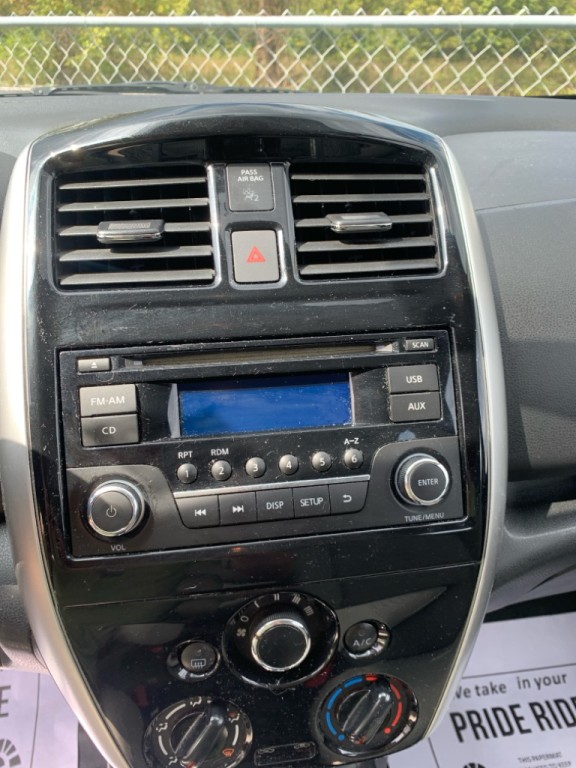2015 Nissan Versa Image 12