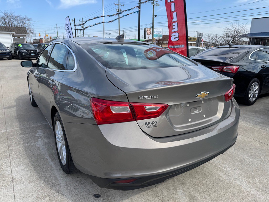 2017 Chevrolet Malibu Image 4