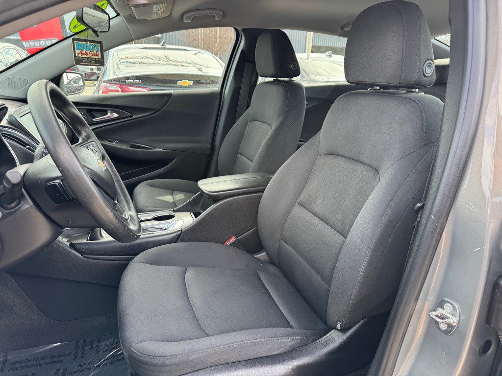 2017 Chevrolet Malibu Image 8