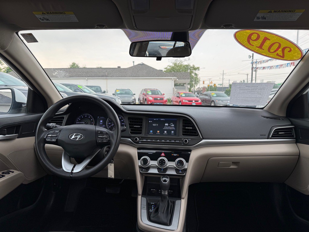 2019 Hyundai Elantra Image 8