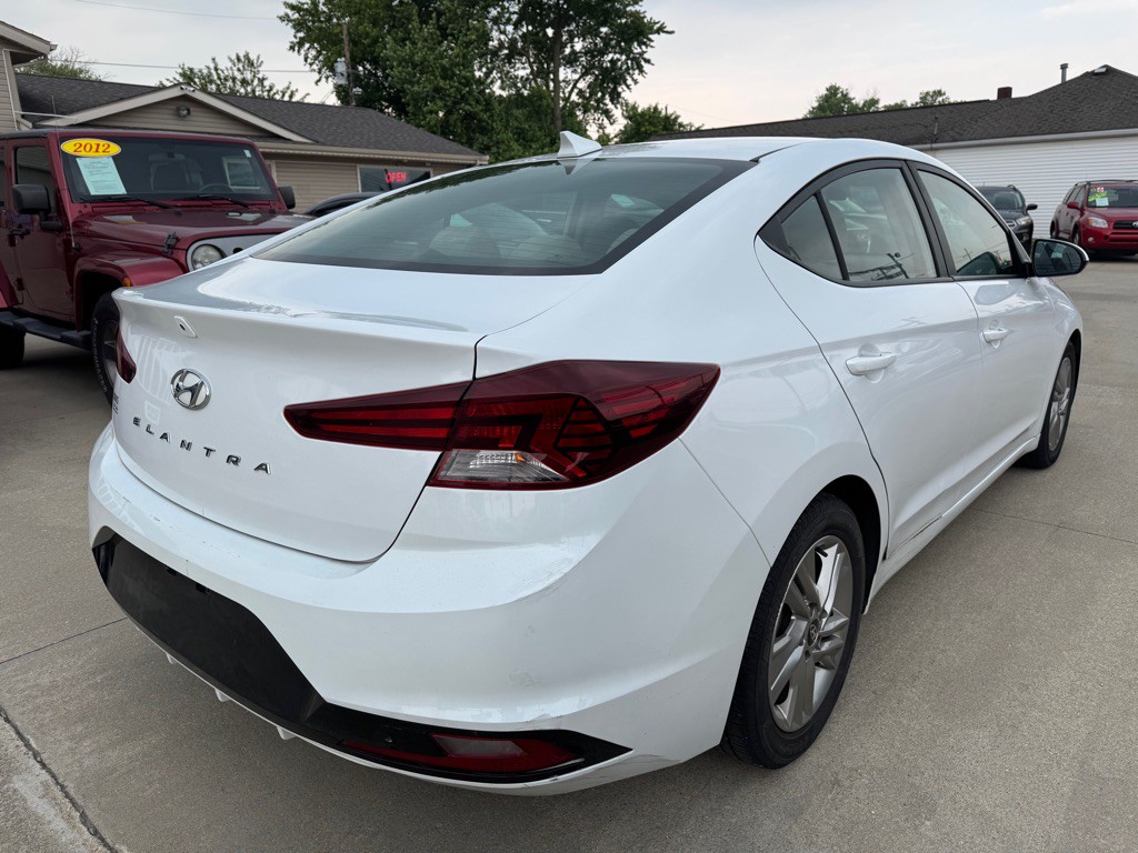 2019 Hyundai Elantra Image 9