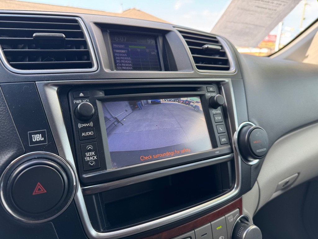 2013 Toyota Highlander Image 11