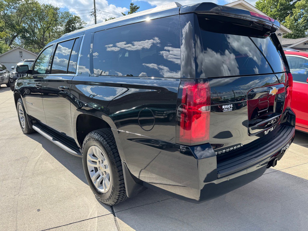 2017 Chevrolet Suburban Image 4