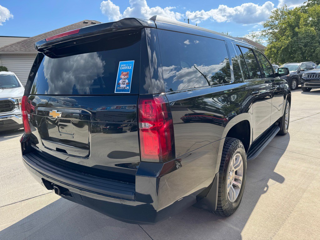 2017 Chevrolet Suburban Image 5