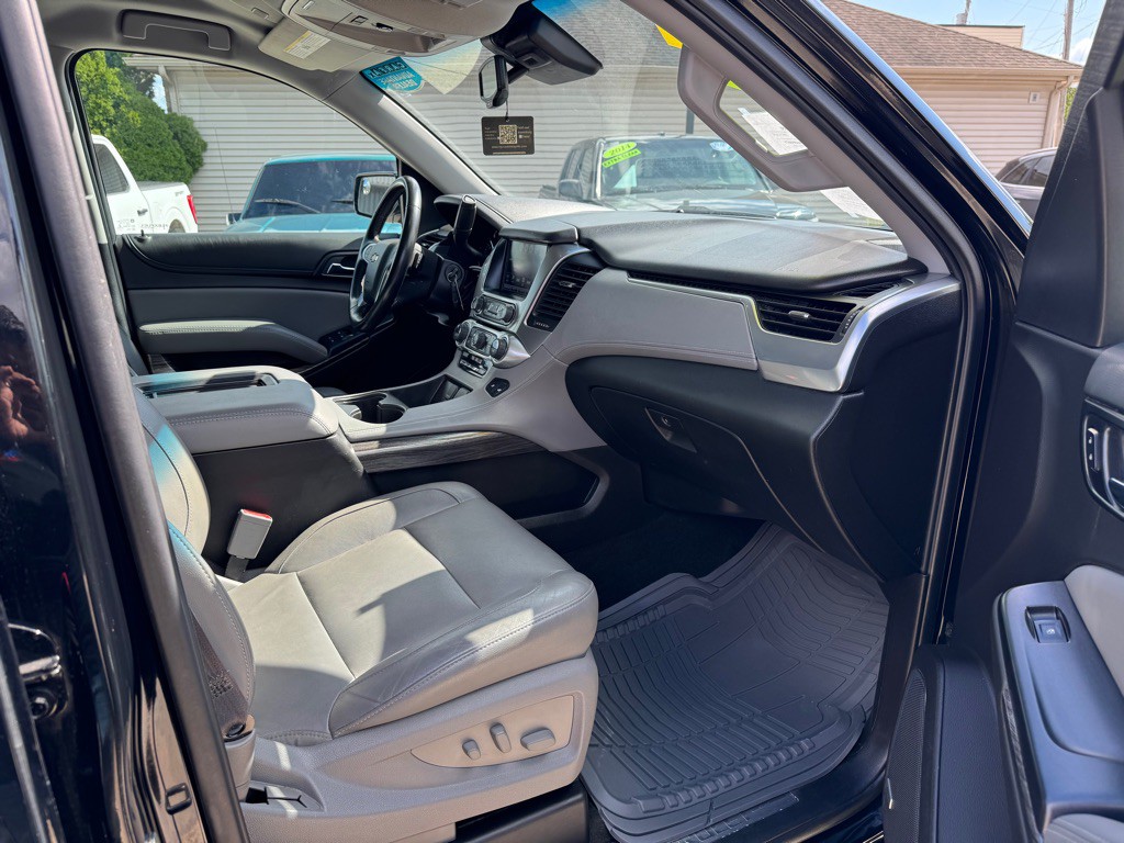 2017 Chevrolet Suburban Image 12