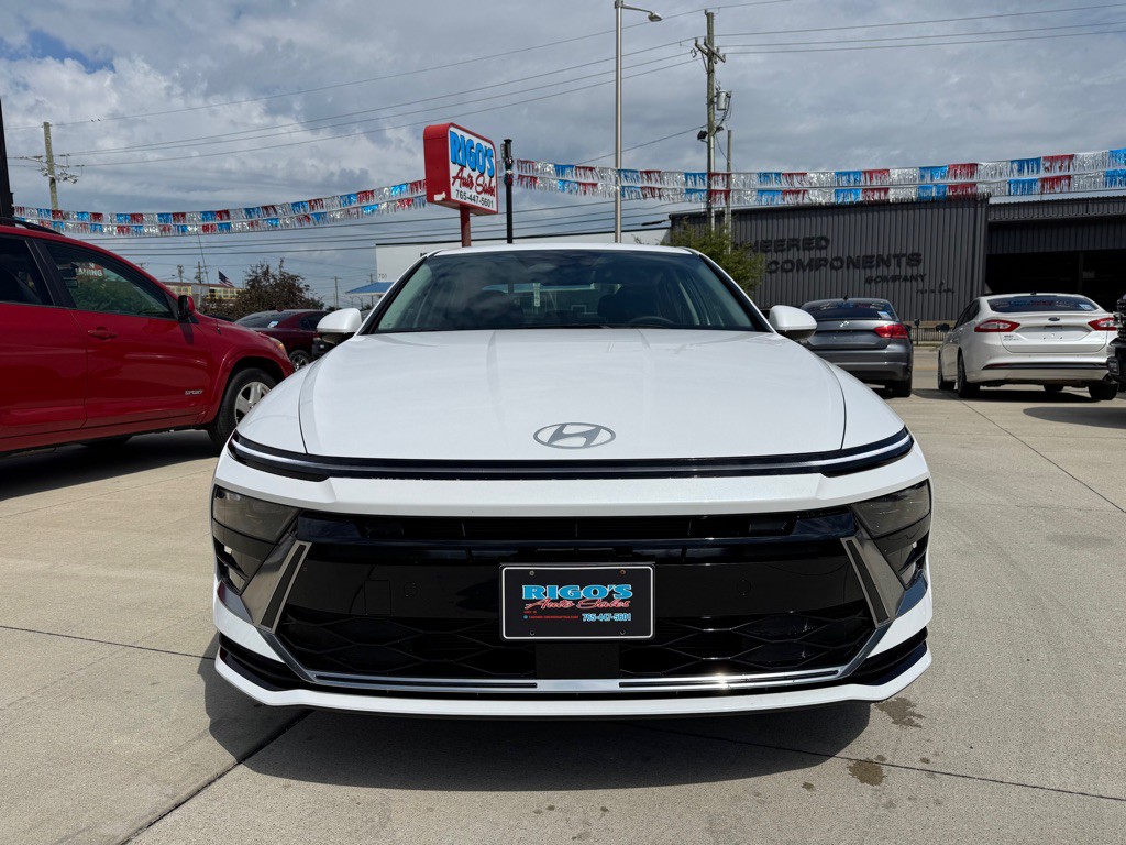 2025 Hyundai Sonata Image 2