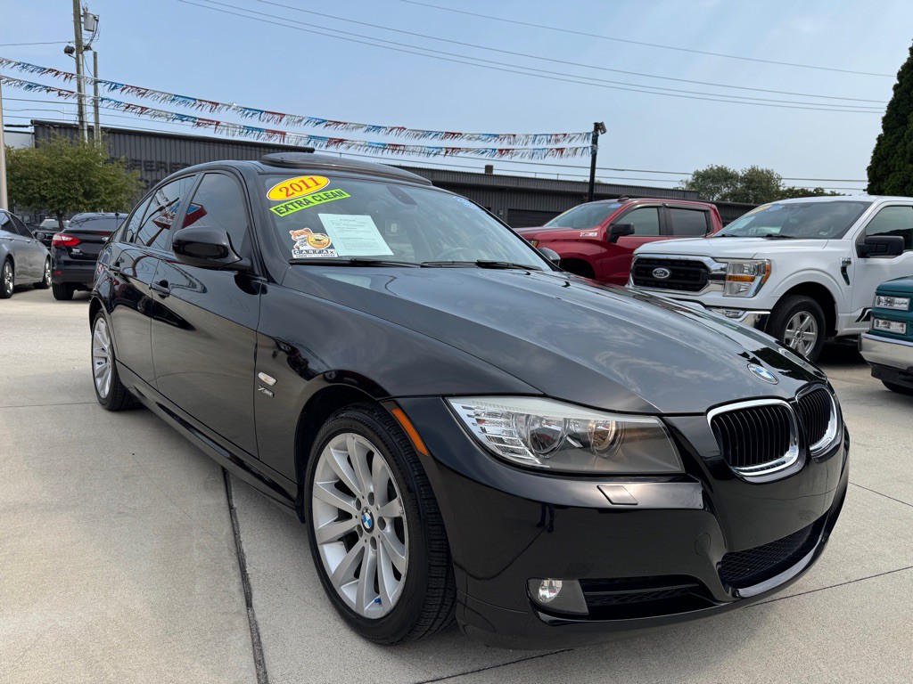 2011 BMW 3 Series Image 1