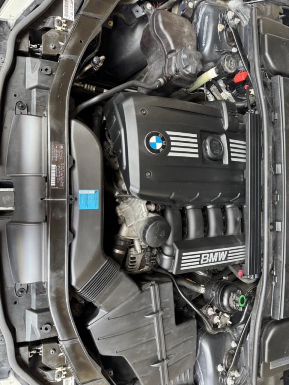 2011 BMW 3 Series Image 4