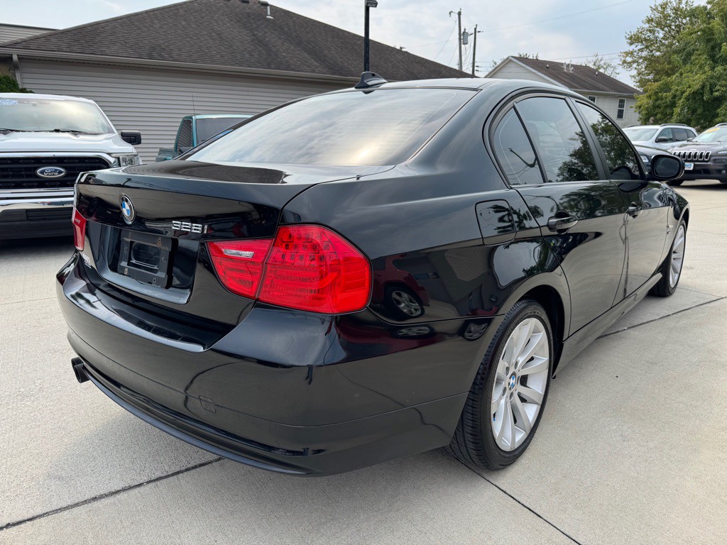 2011 BMW 3 Series Image 6