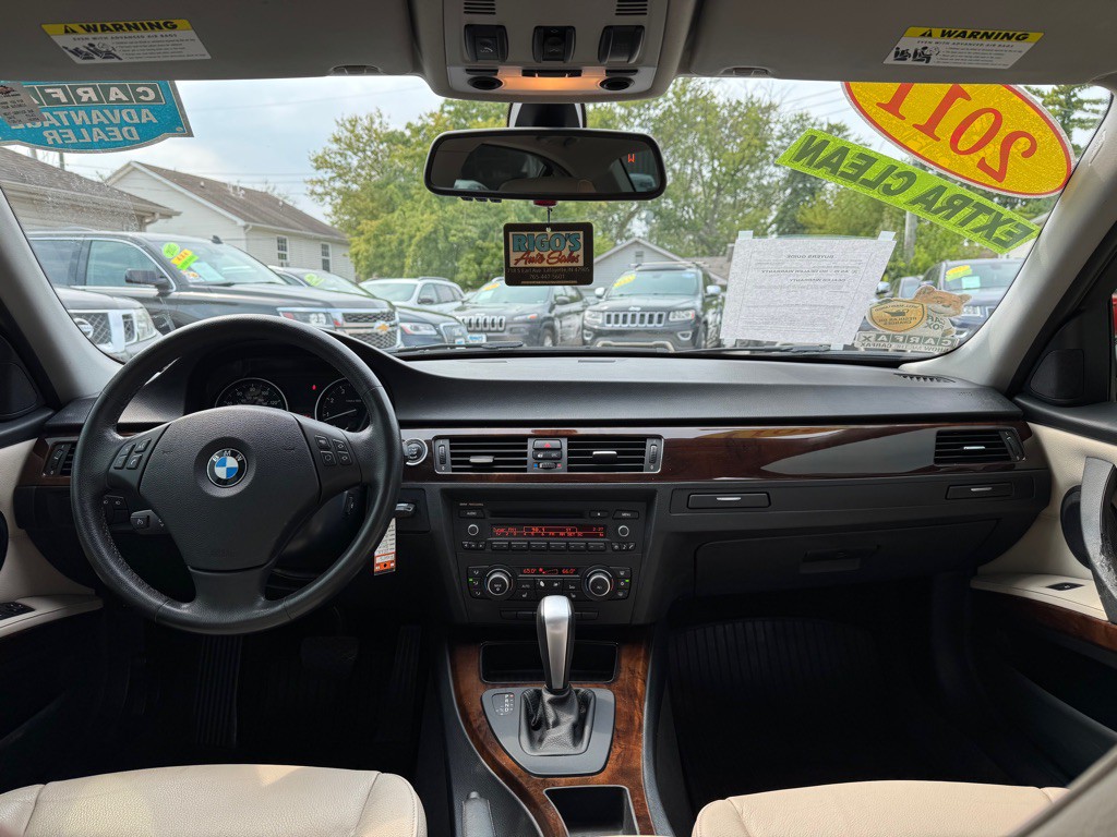 2011 BMW 3 Series Image 7