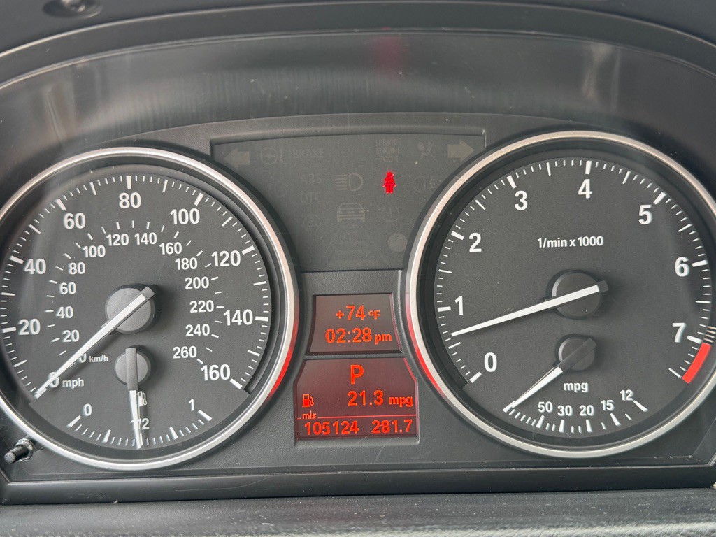 2011 BMW 3 Series Image 9