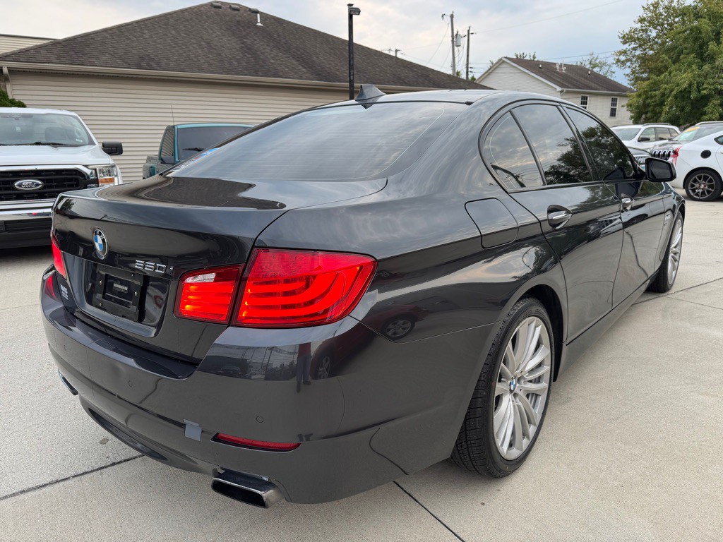 2011 BMW 5 Series Image 12