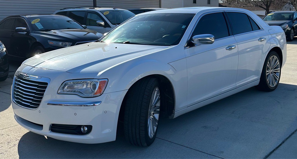 2013 Chrysler 300 Image 3