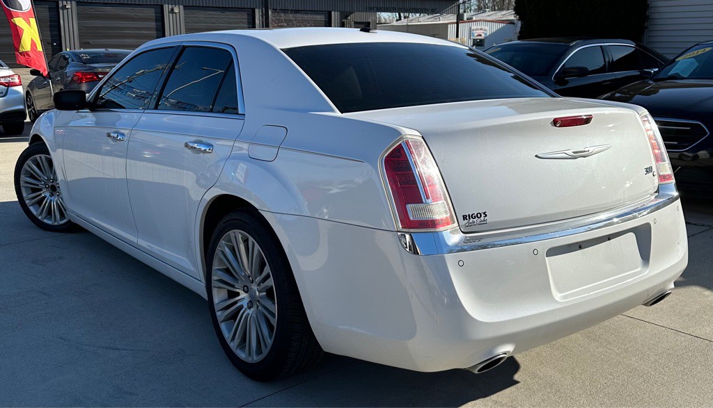 2013 Chrysler 300 Image 4