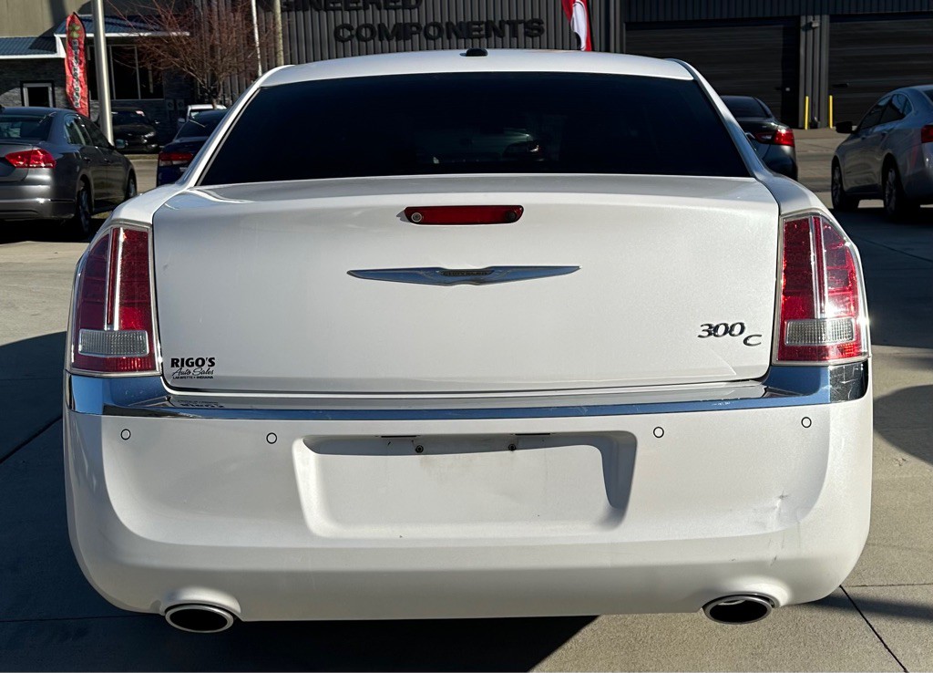 2013 Chrysler 300 Image 5