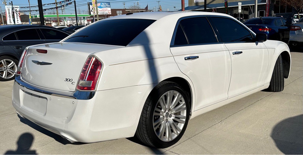 2013 Chrysler 300 Image 6