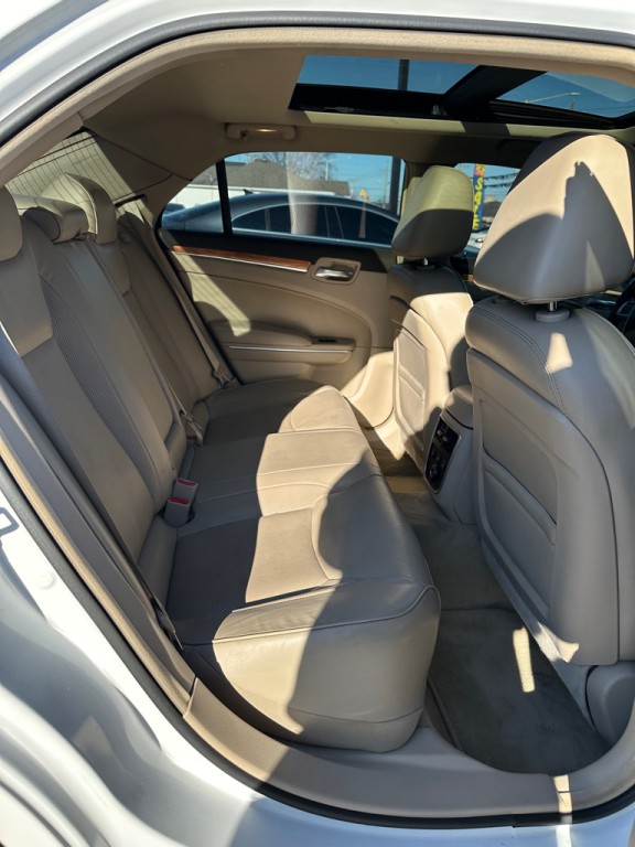 2013 Chrysler 300 Image 10