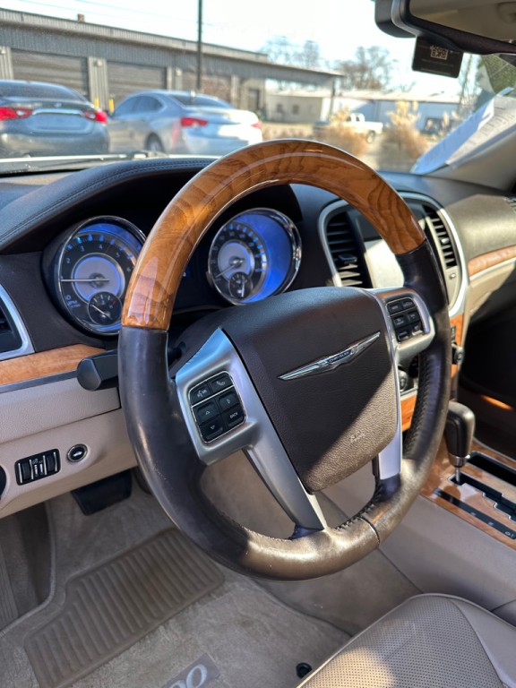 2013 Chrysler 300 Image 11