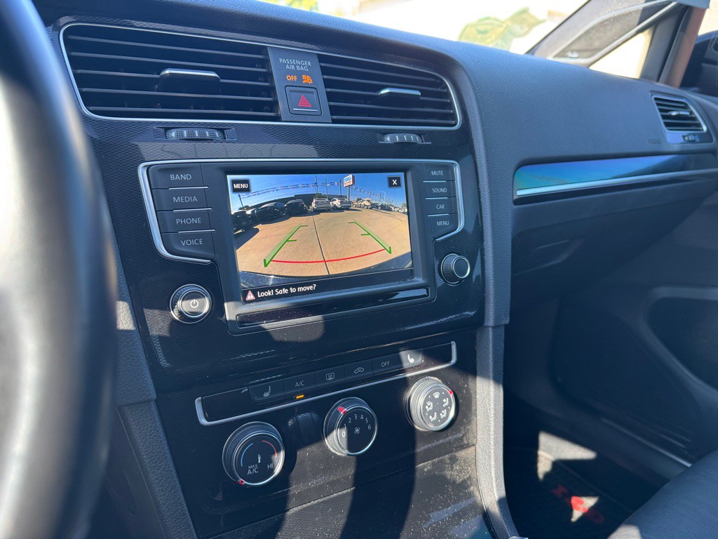2017 Volkswagen GTI Image 4