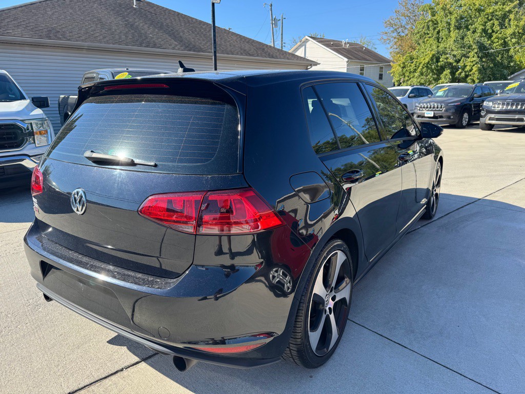 2017 Volkswagen GTI Image 8