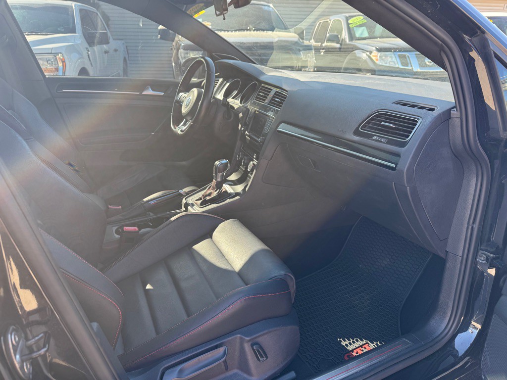 2017 Volkswagen GTI Image 10