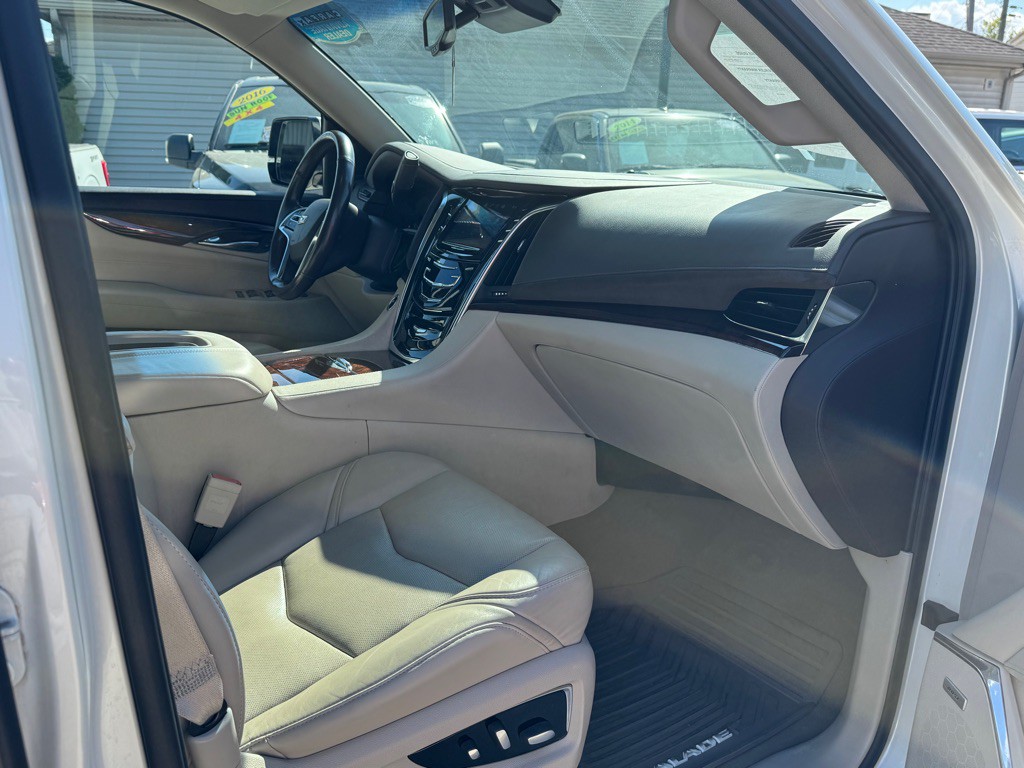 2015 Cadillac Escalade Image 6